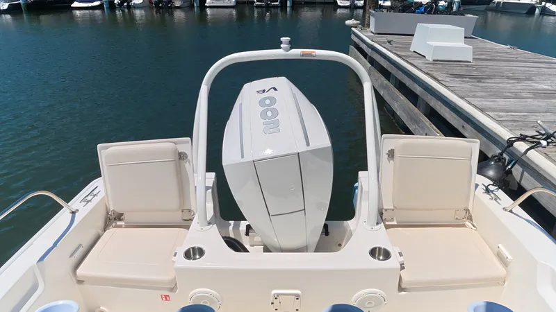 Slide: The Image of Boston Whaler 210 Montauk 2026 - 6