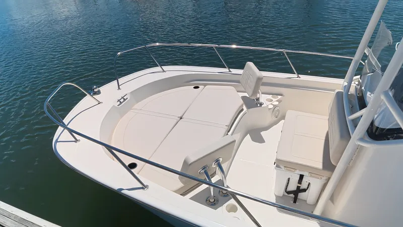 Slide: The Image of Boston Whaler 210 Montauk 2026 - 24