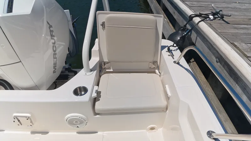 Slide: The Image of Boston Whaler 210 Montauk 2026 - 8