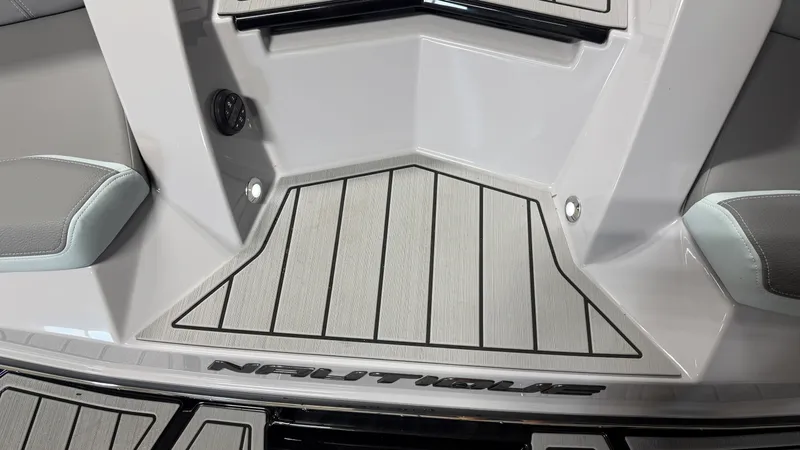 Slide: The Image of Nautique Super Air Nautique G25 2026 - 15