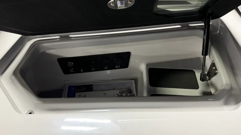 Slide: The Image of Nautique Super Air Nautique G25 2026 - 64