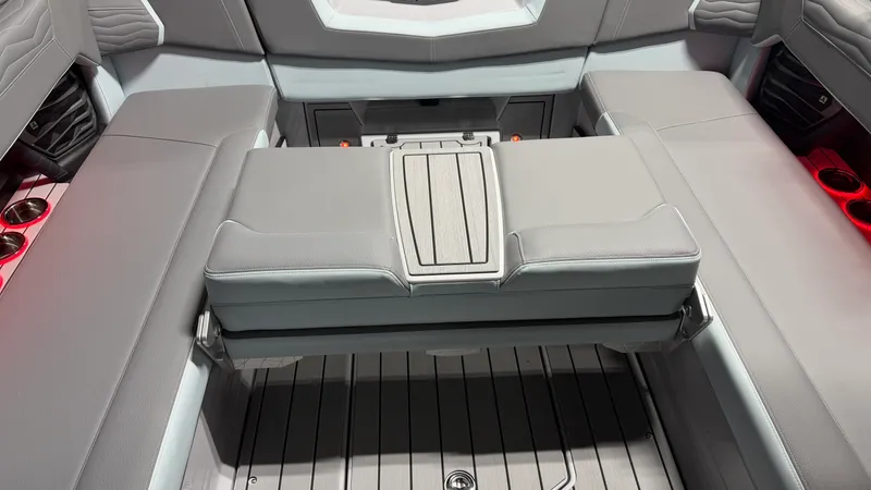 Slide: The Image of Nautique Super Air Nautique G25 2026 - 33