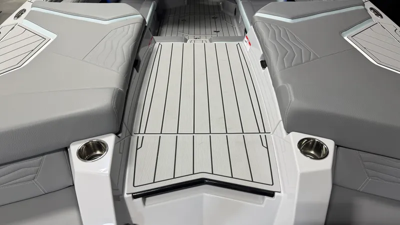 Slide: The Image of Nautique Super Air Nautique G25 2026 - 22