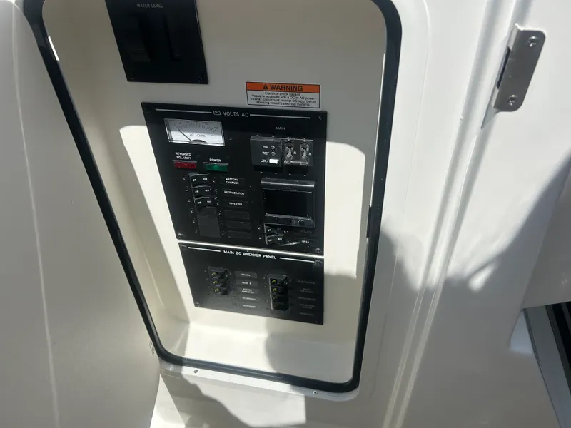Slide: The Image of Sea Ray SLX 310 Outboard 2026 - 30