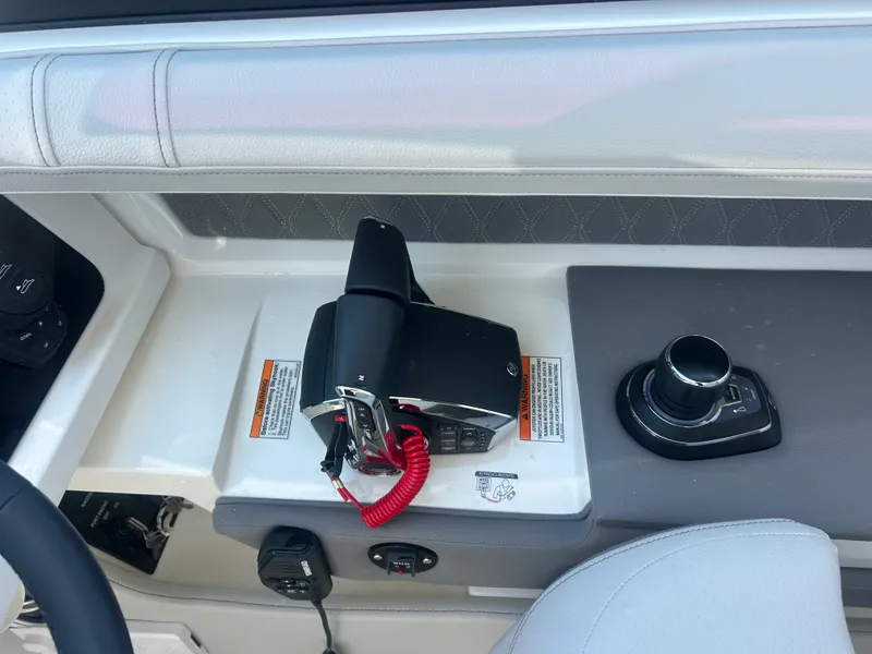 Slide: The Image of Sea Ray SLX 310 Outboard 2026 - 23
