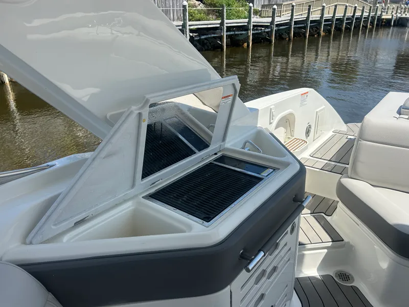 Slide: The Image of Sea Ray SLX 310 Outboard 2026 - 19