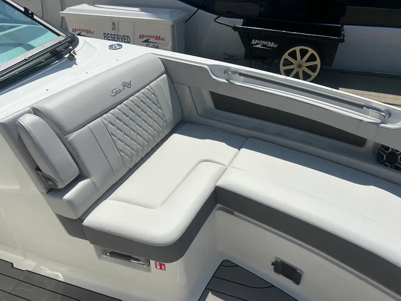 Slide: The Image of Sea Ray SLX 310 Outboard 2026 - 32