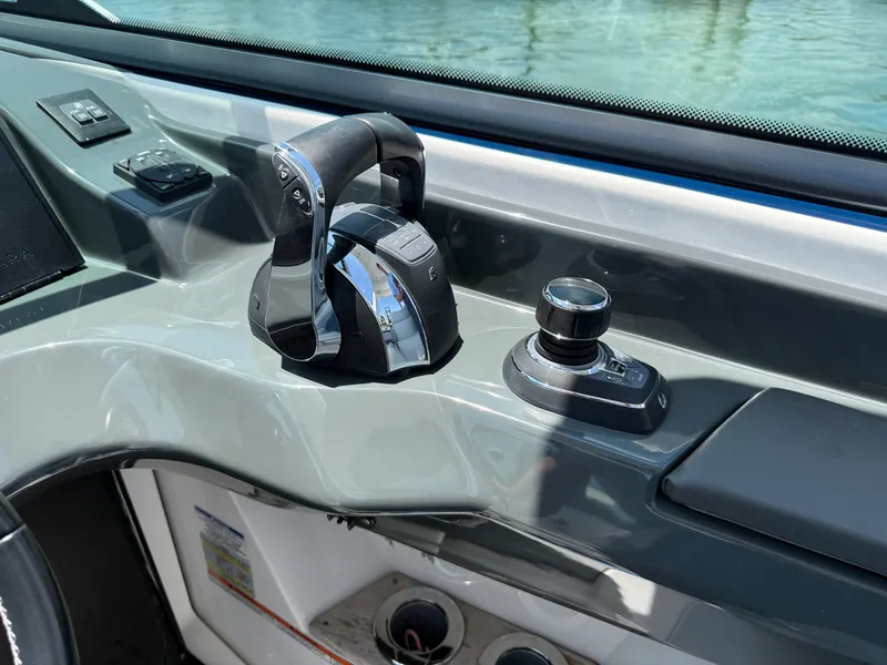 Slide: The Image of Aviara AV32 Outboard 2021 - 22