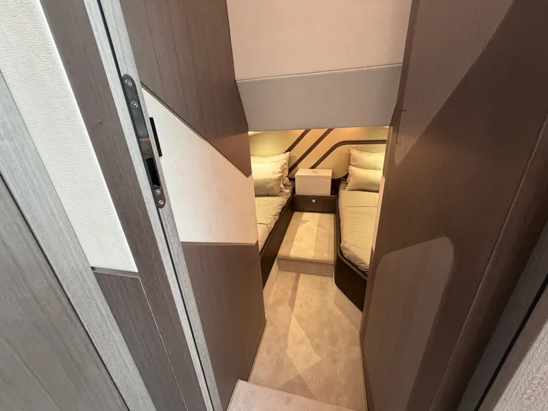 Slide: The Image of Galeon 435 GTO 2026 - 44