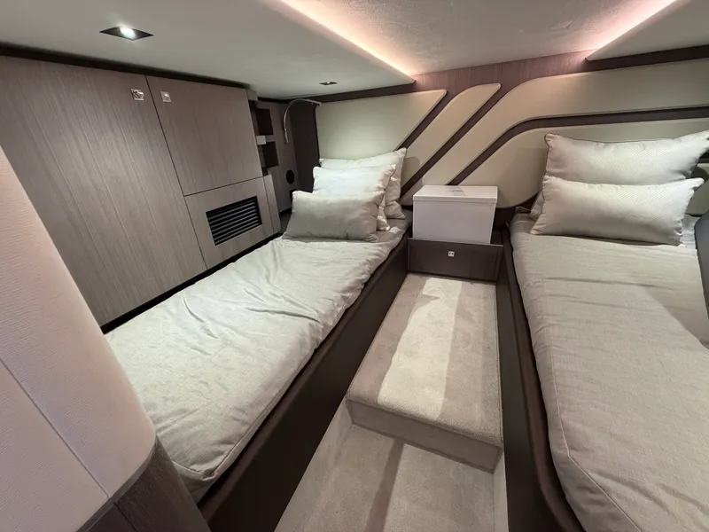 Slide: The Image of Galeon 435 GTO 2026 - 45