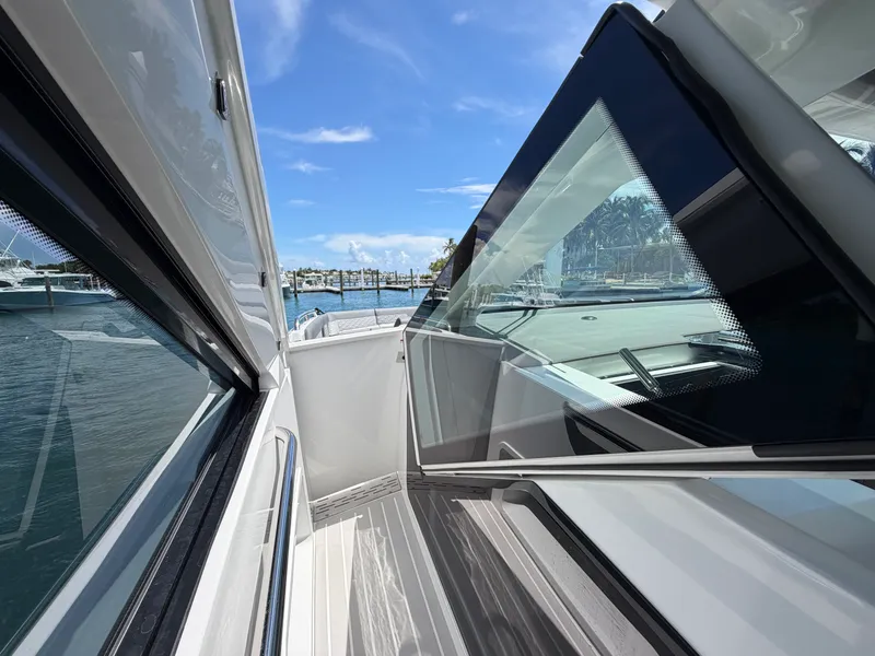 Slide: The Image of Galeon 435 GTO 2026 - 34
