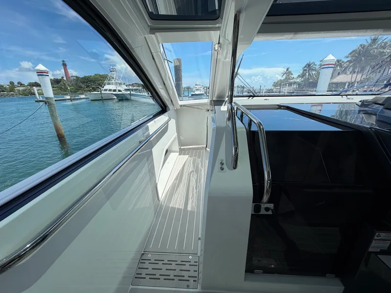 Slide: The Image of Galeon 435 GTO 2026 - 33