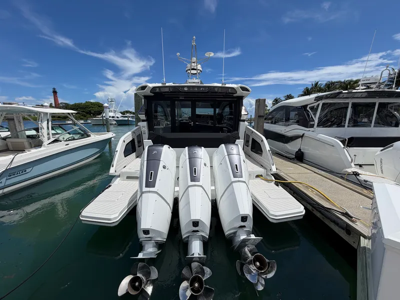 Slide: The Image of Galeon 435 GTO 2026 - 16
