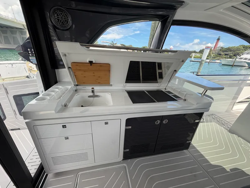 Slide: The Image of Galeon 435 GTO 2026 - 29