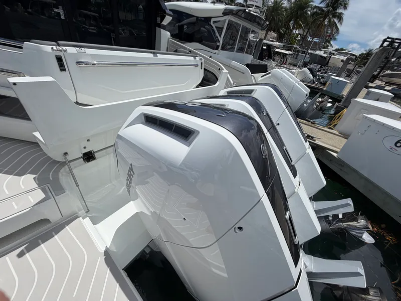 Slide: The Image of Galeon 435 GTO 2026 - 17
