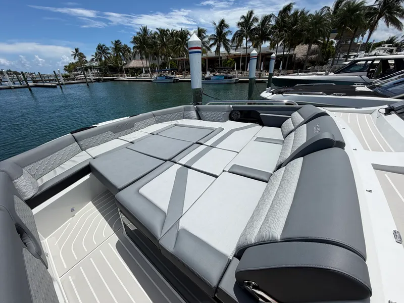 Slide: The Image of Galeon 435 GTO 2026 - 35