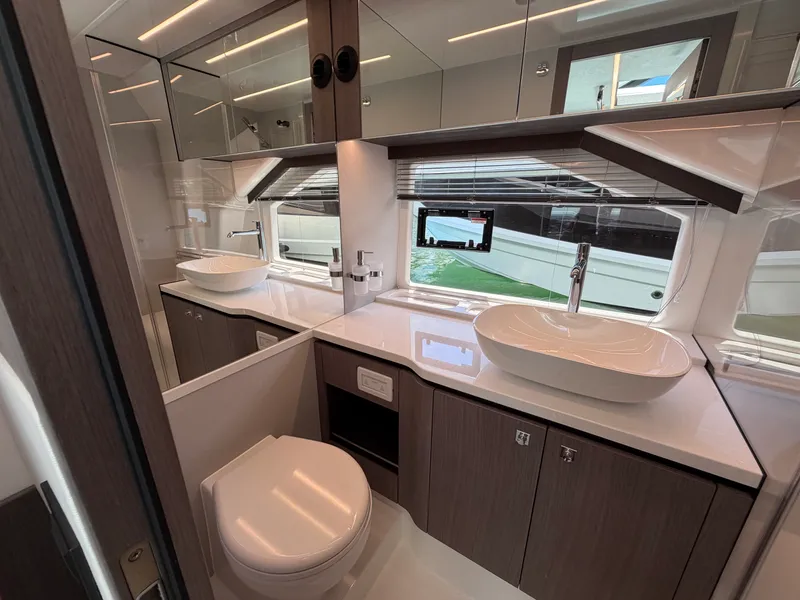 Slide: The Image of Galeon 435 GTO 2026 - 52