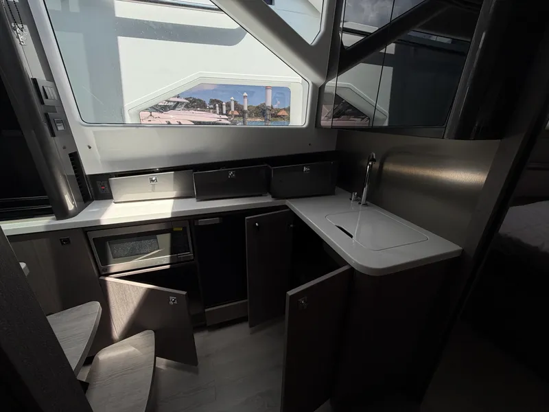 Slide: The Image of Galeon 435 GTO 2026 - 40