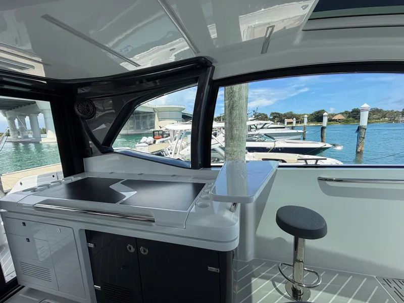 Slide: The Image of Galeon 435 GTO 2026 - 28