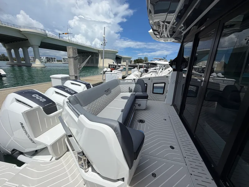 Slide: The Image of Galeon 435 GTO 2026 - 18