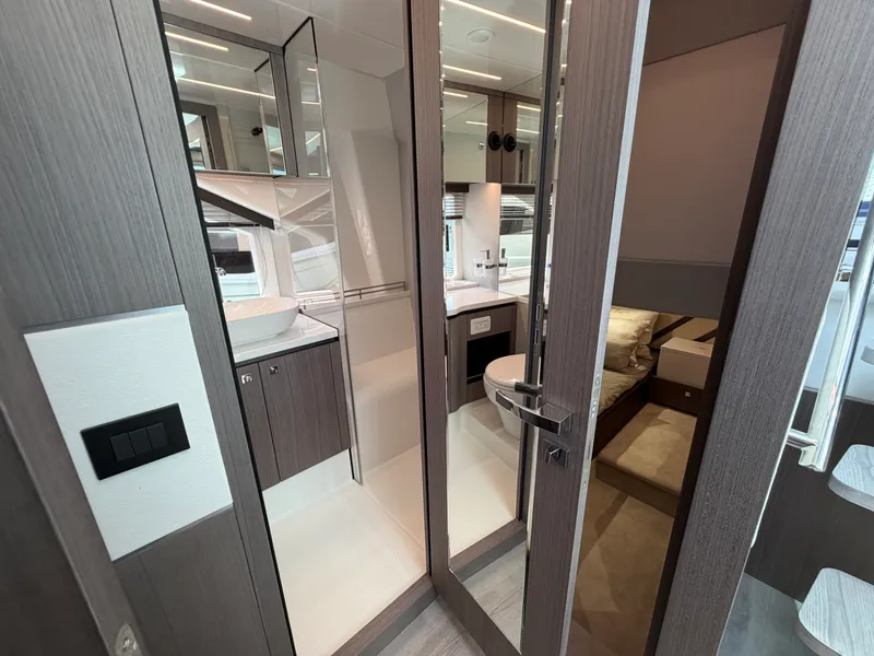 Slide: The Image of Galeon 435 GTO 2026 - 48