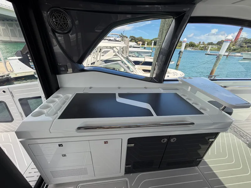 Slide: The Image of Galeon 435 GTO 2026 - 32