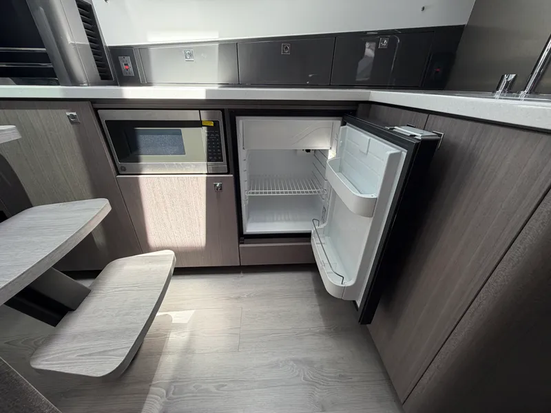 Slide: The Image of Galeon 435 GTO 2026 - 41