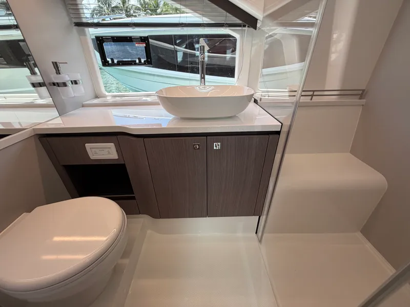 Slide: The Image of Galeon 435 GTO 2026 - 49