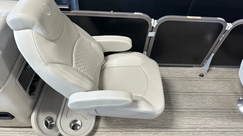 Slide: The Image of Premier 230 SUNSATION 2022 - 35
