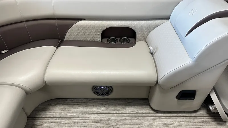 Slide: The Image of Premier 230 SUNSATION 2022 - 29
