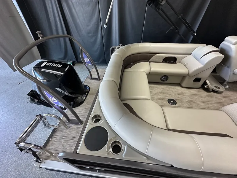 Slide: The Image of Premier 230 SUNSATION 2022 - 4