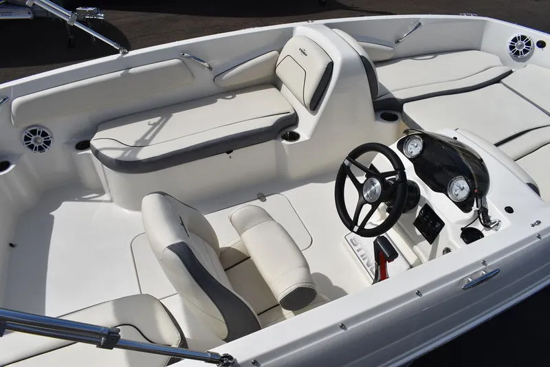 Slide: The Image of Stingray 182SC 2024 - 10