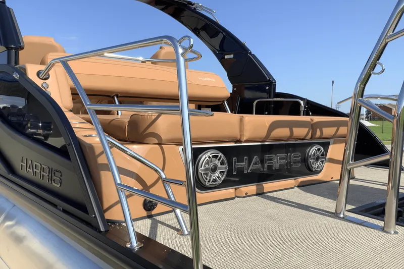 Slide: The Image of Harris Grand Mariner 250 2026 - 10