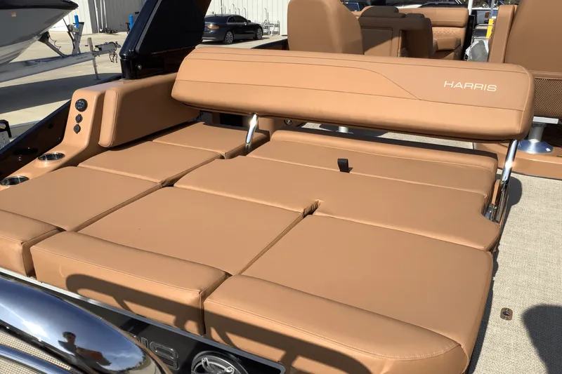 Slide: The Image of Harris Grand Mariner 250 2026 - 12