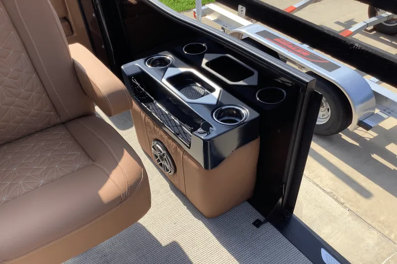 Slide: The Image of Harris Grand Mariner 250 2026 - 14