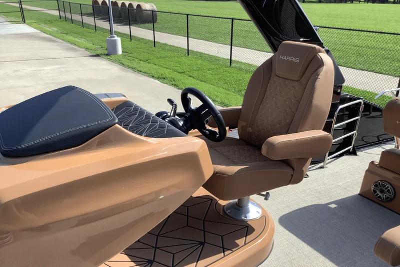 Slide: The Image of Harris Grand Mariner 250 2026 - 15