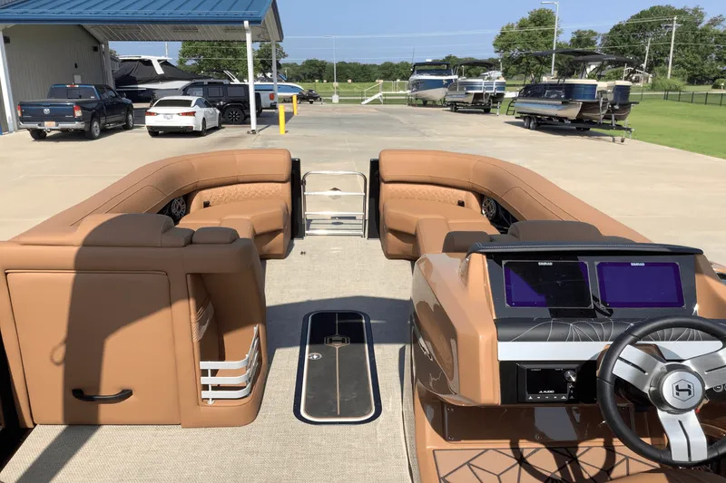 Slide: The Image of Harris Grand Mariner 250 2026 - 17