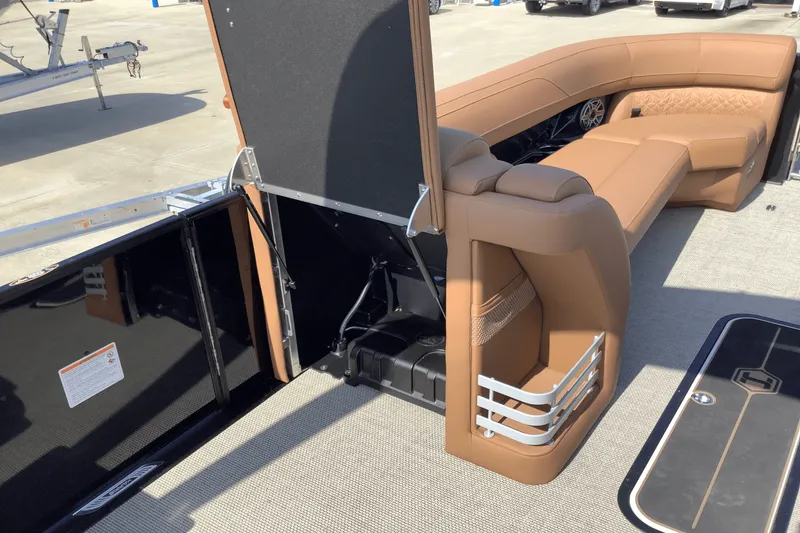 Slide: The Image of Harris Grand Mariner 250 2026 - 18