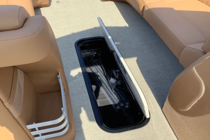 Slide: The Image of Harris Grand Mariner 250 2026 - 19