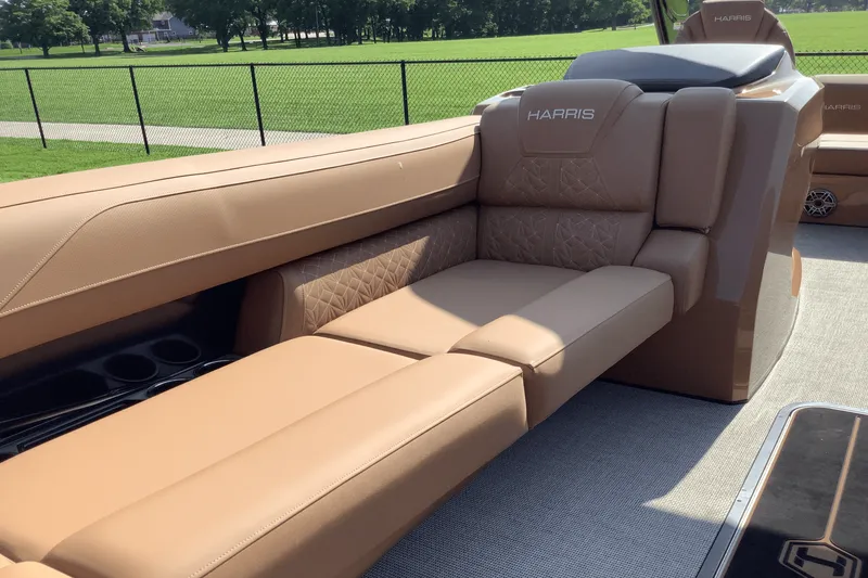 Slide: The Image of Harris Grand Mariner 250 2026 - 21