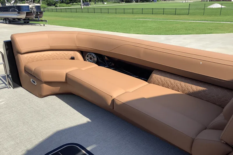 Slide: The Image of Harris Grand Mariner 250 2026 - 22