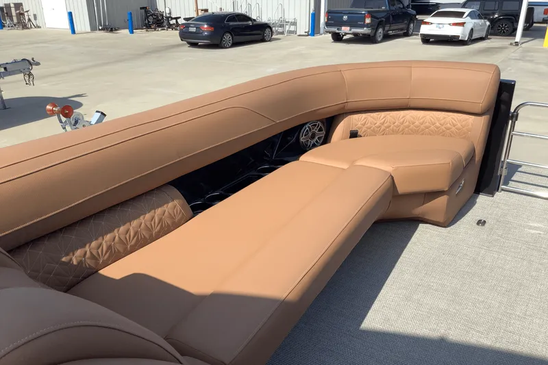 Slide: The Image of Harris Grand Mariner 250 2026 - 23