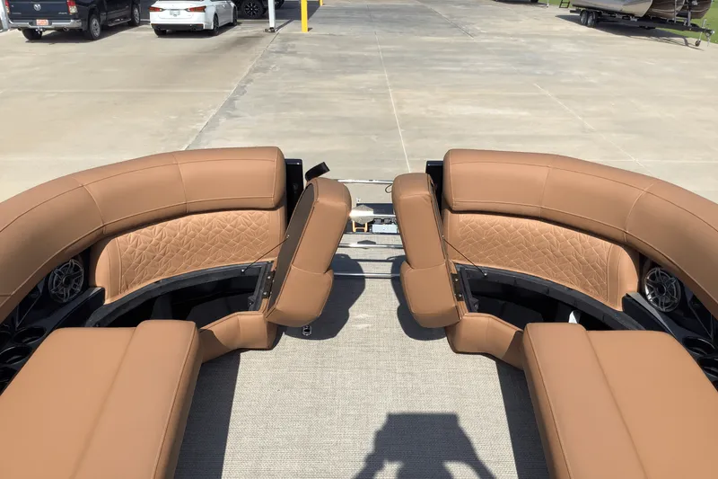 Slide: The Image of Harris Grand Mariner 250 2026 - 24