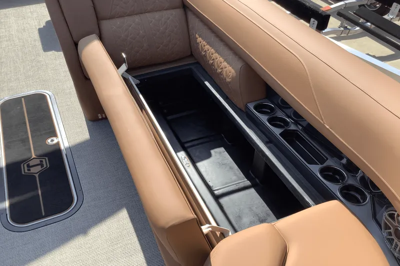 Slide: The Image of Harris Grand Mariner 250 2026 - 25