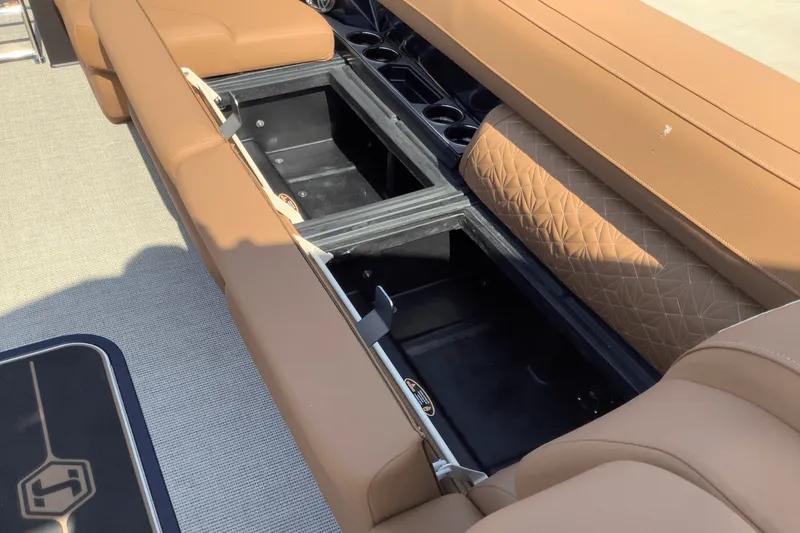 Slide: The Image of Harris Grand Mariner 250 2026 - 27