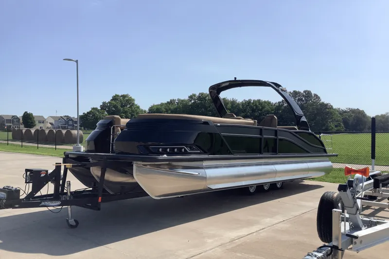 Slide: The Image of Harris Grand Mariner 250 2026 - 4