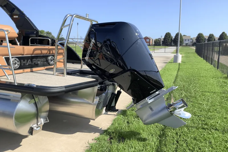 Slide: The Image of Harris Grand Mariner 250 2026 - 8