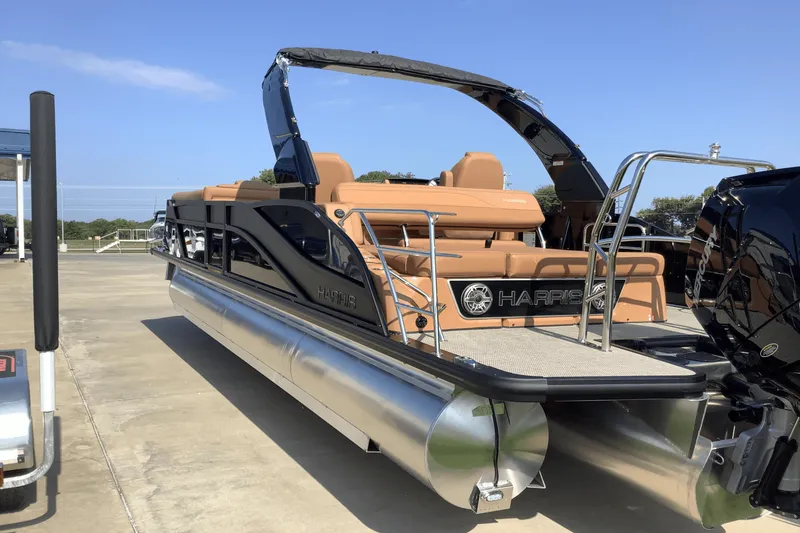 Slide: The Image of Harris Grand Mariner 250 2026 - 9