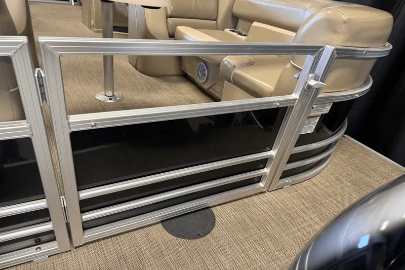 Slide: The Image of Smoker Craft SUNCHASER GENEVA22LD 2019 - 10