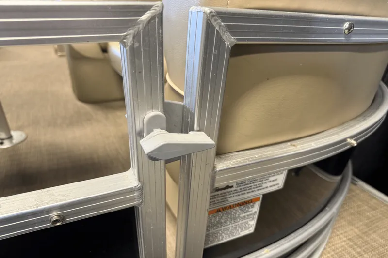 Slide: The Image of Smoker Craft SUNCHASER GENEVA22LD 2019 - 11